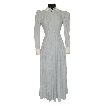 MISS SUSIE SLAGLES  Nan Rogers (Veronica Lake) nurses dress