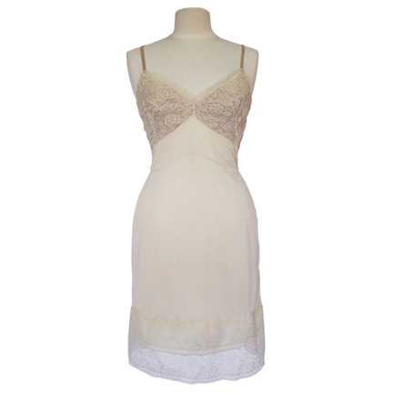 NIAGARA  Rose Loomis (Marilyn Monroe) screen worn slip