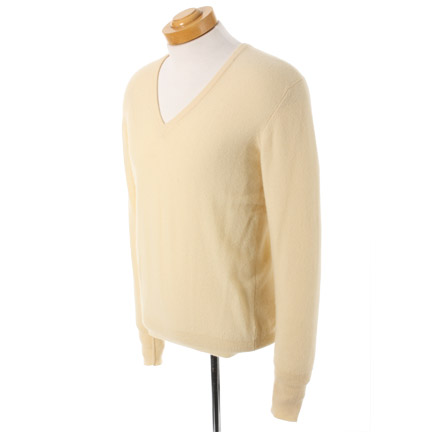 THE CURIOUS CASE OF BENJAMIN BUTTON- Benjamin (Brad Pitt) Cream Cashmere V Neck Sweater