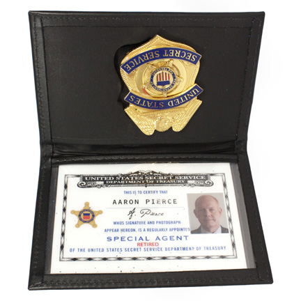24  Agent Aaron Pierce (Glenn Morshower)  Secret Service identity card and badge holder